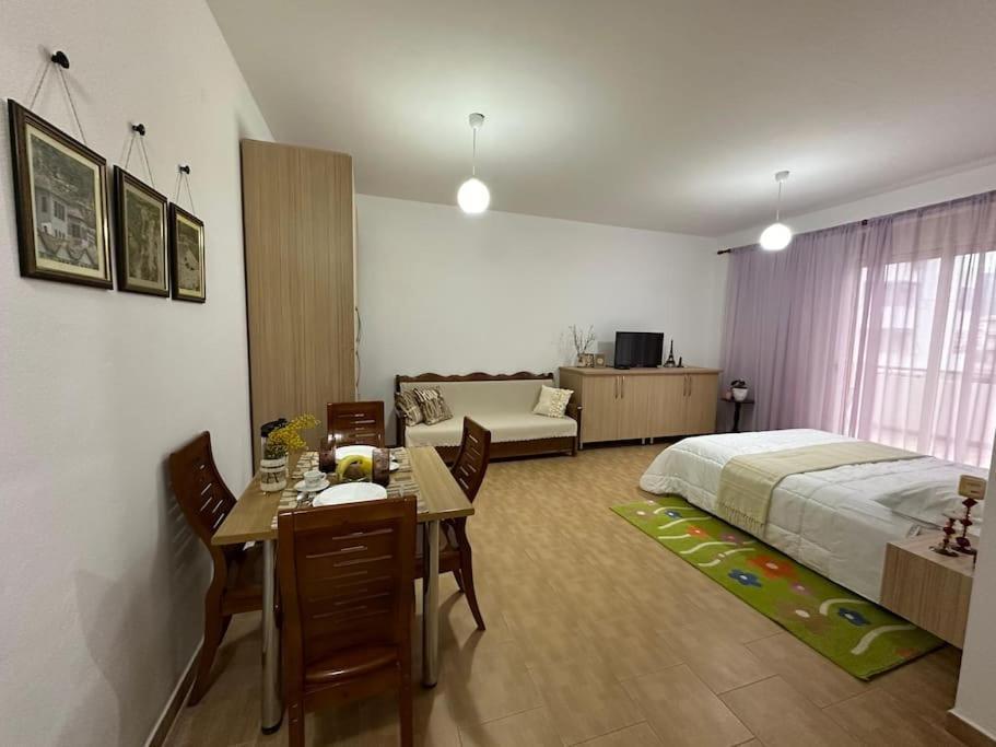 Studio Of Shpresa Vlorë Exterior foto